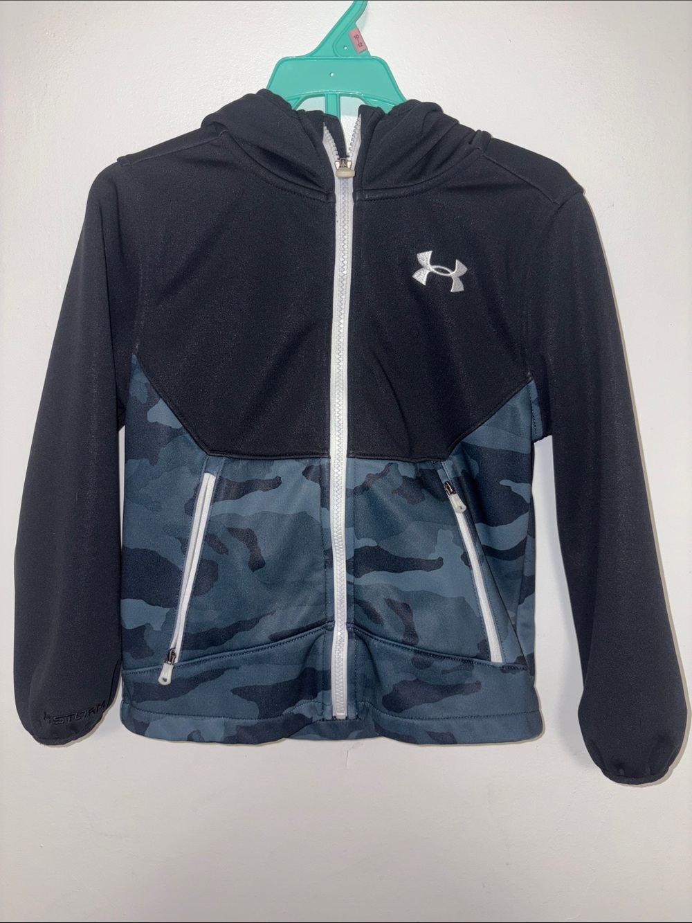Under Armour Boy's Colorblock Camo Full-Zip Hoodie EUC - size 6